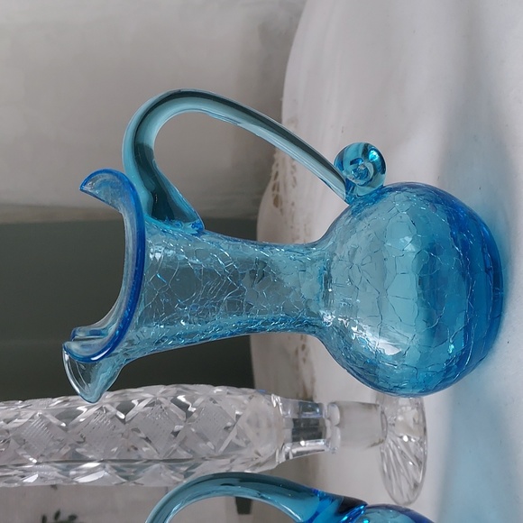 Turquoise blue 💙 crackle glass mini pitcher flower bud vase - Picture 4 of 16